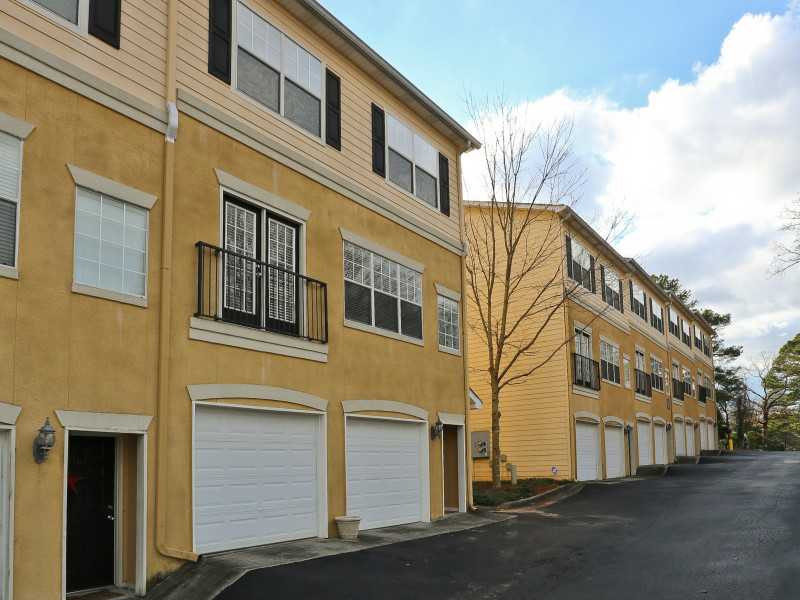 Unit R4 - 1150 Collier Road Nw