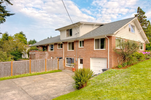1028 Bayview Ave