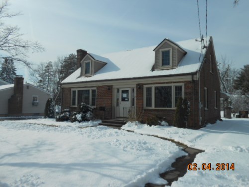 72 E Main St