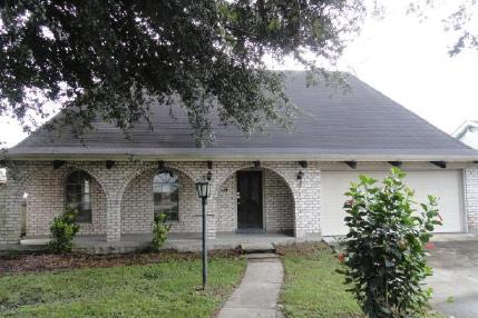 82 Gelpi Ave