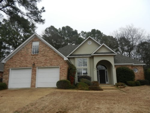 404 Pinewood Ln