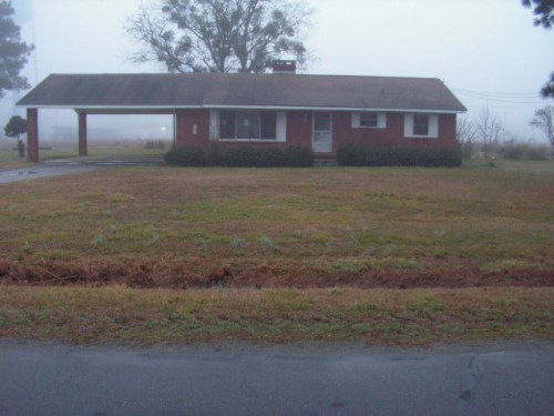1682 Main St