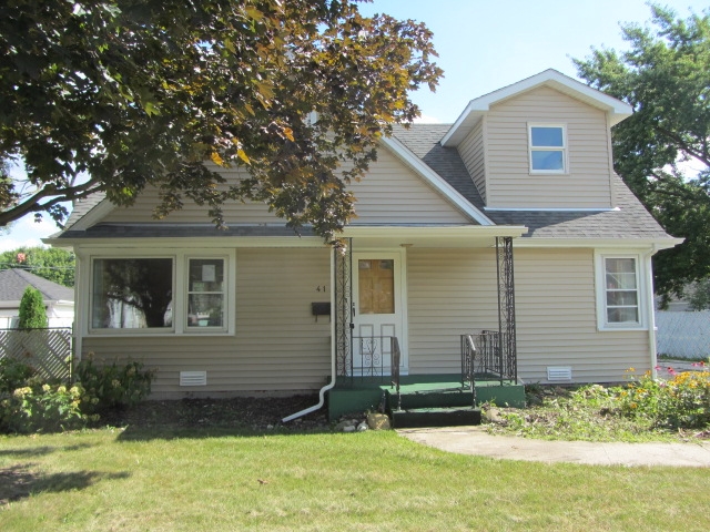 41 Macarthur Dr