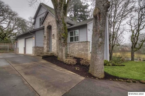 426 Victoria Ln