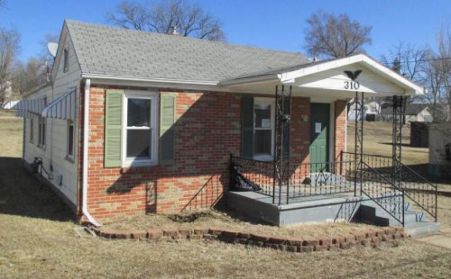 310 Hampton Ave