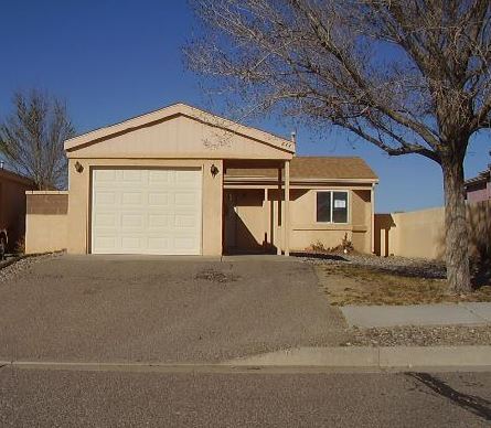 844 Rebecca Ct NE