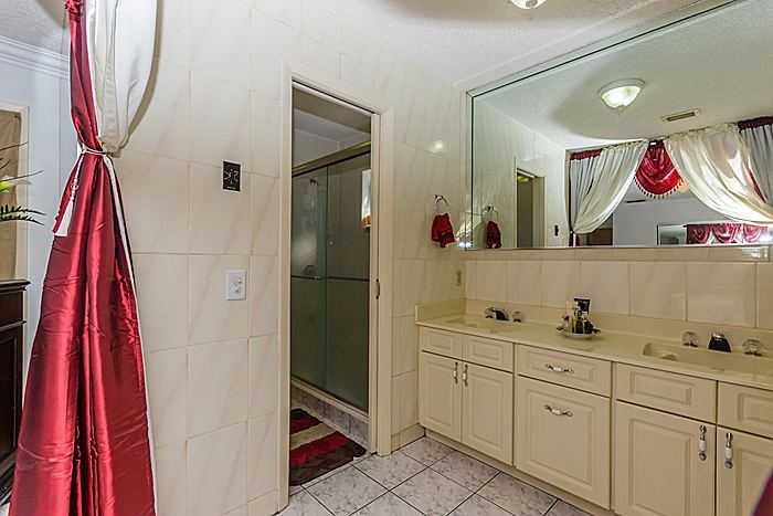1211 SW 139 AV