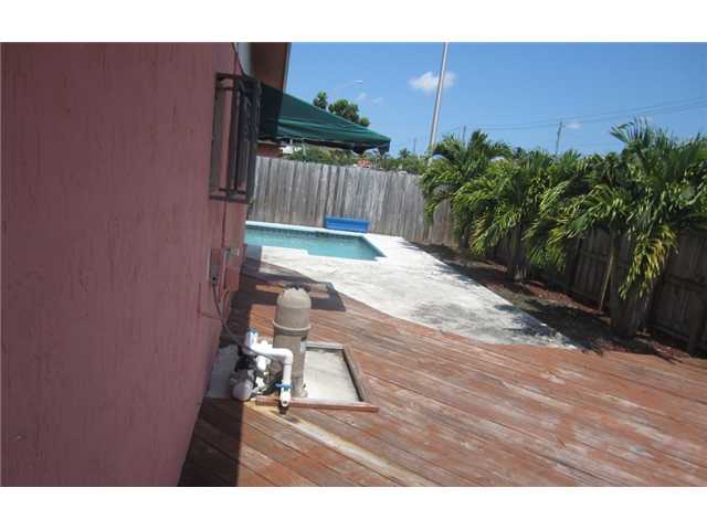2595 SW 134 AV