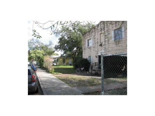 6821 NW 4 AV