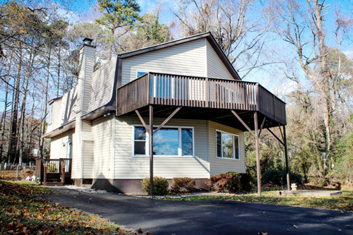 591 LAKE DR
