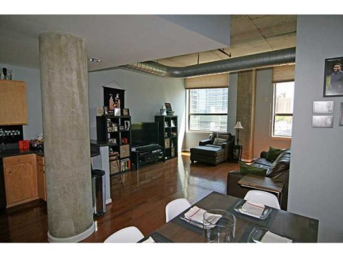 115 W Peachtree Place
