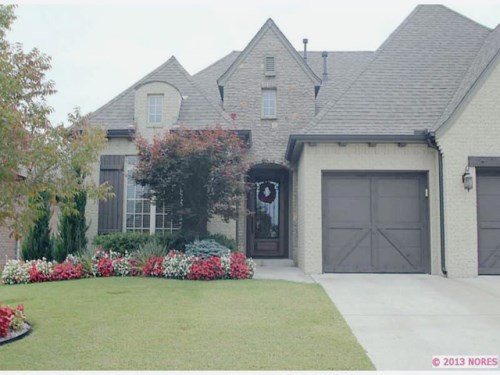 2714 E 140th Place