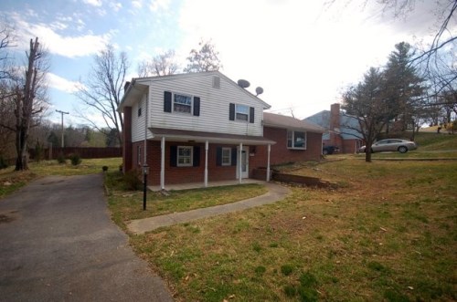 927 Peyton St