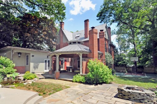 261 MAPLE AVE