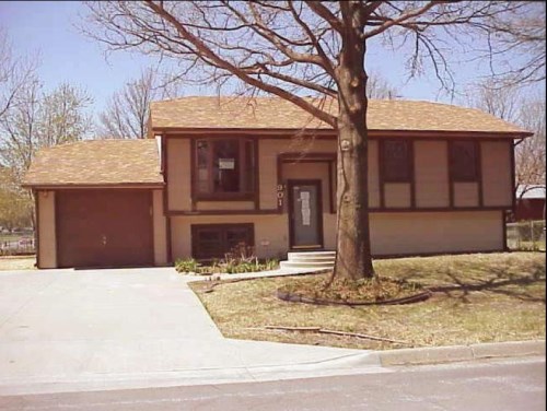 901 Michelle St