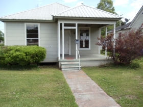 802 Avenue E