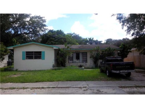 560 NE 161 ST