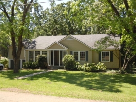702 Oakwood Drive