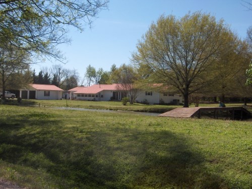 810 Country Ln