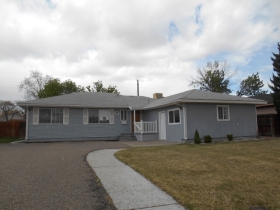 2520 Gunnison Ave