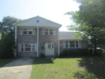 3895 Walnut St