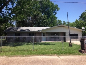 100 Russell St