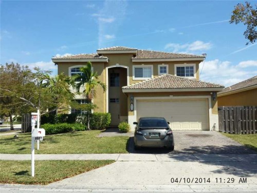 8937 SW 211 LN