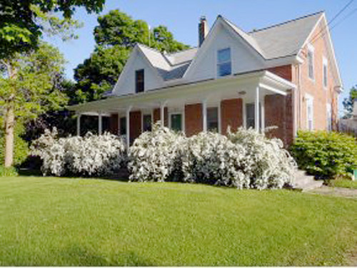 38 Moccasin Ave
