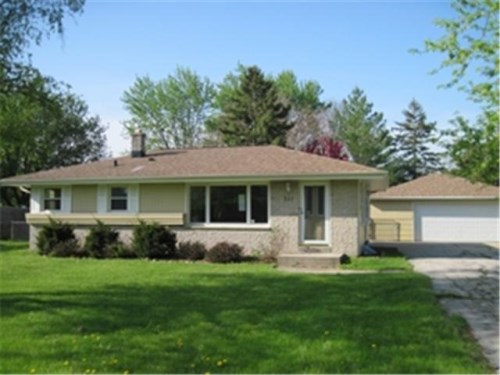311 E Estate Pl