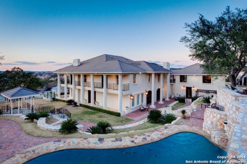 11 WHITECHURCH LN