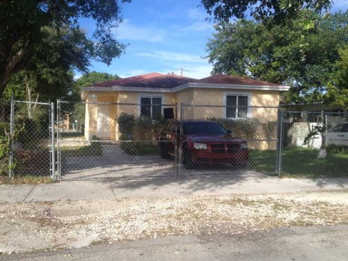 7720 NW 8 AV