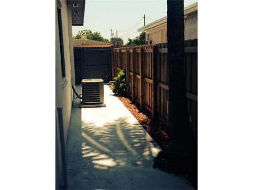 50 SW 52 AV