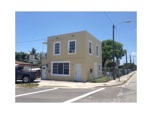 5695 NW 22 AV