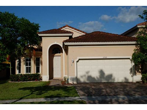 1785 NE 37 PL