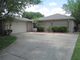 15859 Thistledew Dr