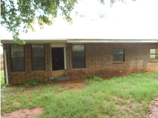 1100 Oakwood Dr