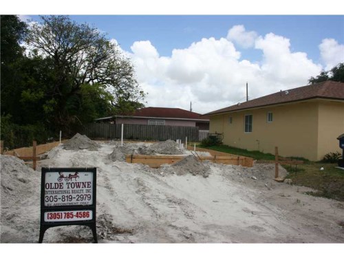 2435 NW 52 ST