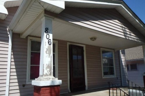 806 South Ash Avenue