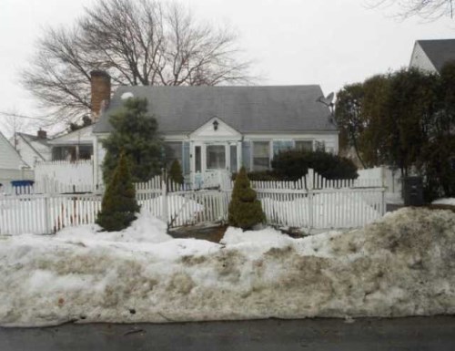 240 Dixon St