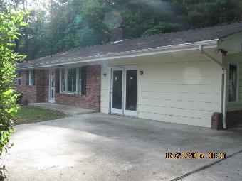 8 Laurel Dr