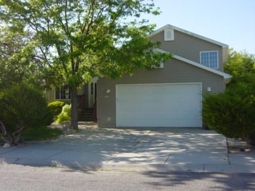 3757 Banff Ave