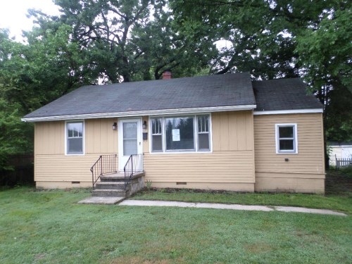 104 N Cedar Ave