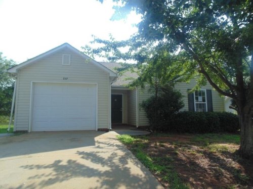 2217 Kestrel Drive
