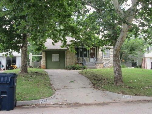 1127 Woodlawn Pl