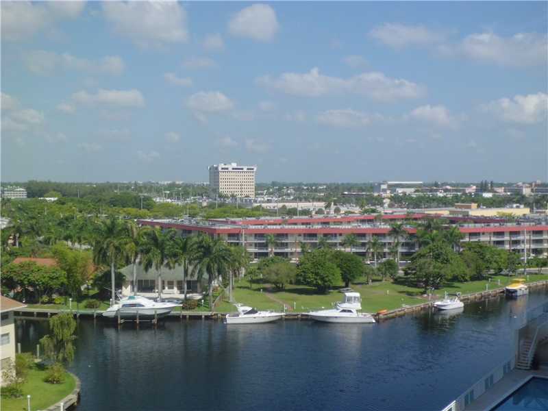 427 GOLDEN ISLES DR # 11A