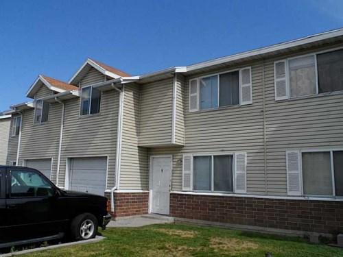 558 N Redwood RD
