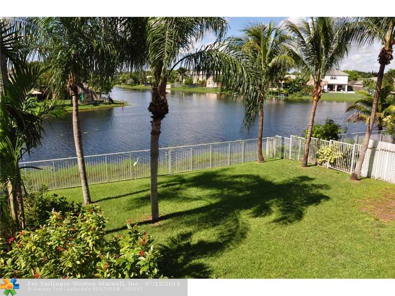479 LAKESIDE CR