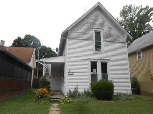 734 Henry St