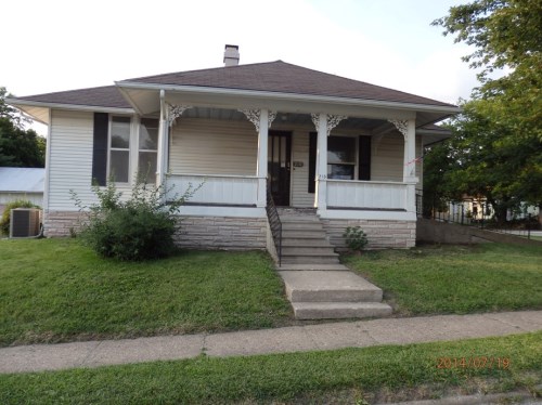 215 E Illinois St
