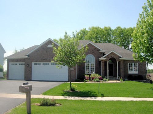 8921 Birdie Bend
